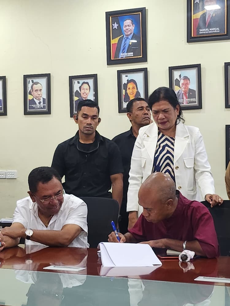 Signing ceremony of the Memorandum of Understanding (MoU) between Baywari Moris Found and the Ministry of Public Works of Timor-Leste, marking the official agreement for the Aileu road rehabilitation project.