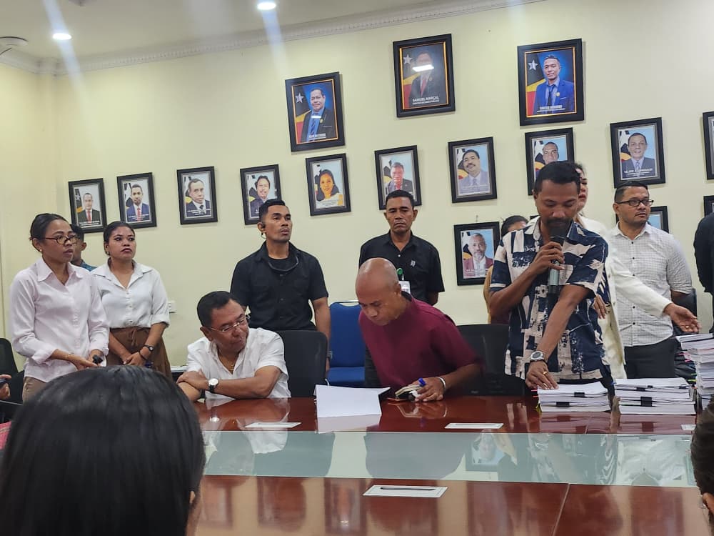 Signing ceremony of the Memorandum of Understanding (MoU) between Baywari Moris Found and the Ministry of Public Works of Timor-Leste, marking the official agreement for the Aileu road rehabilitation project.